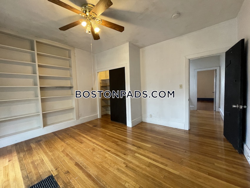 BOSTON - MISSION HILL - 5 Beds, 2.5 Baths - Image 7