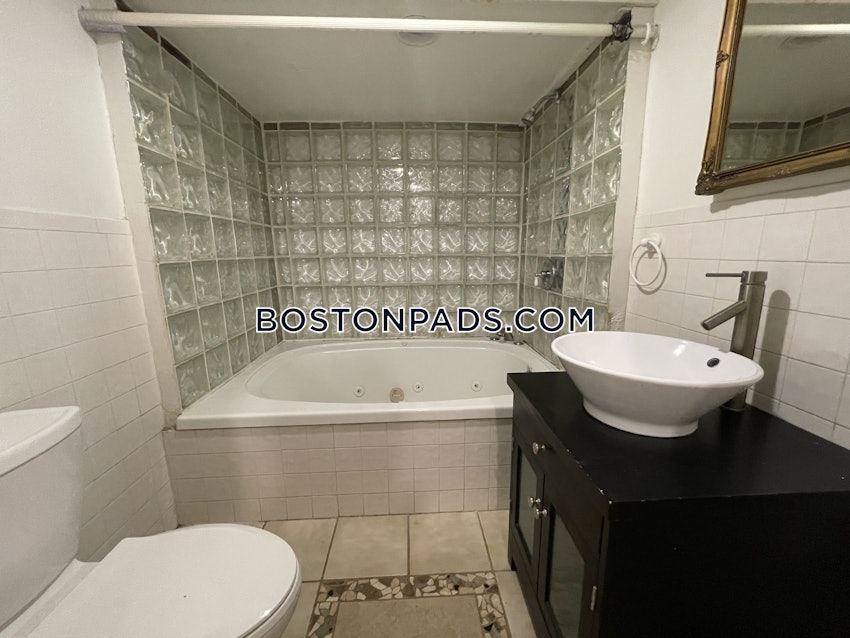 BOSTON - MISSION HILL - 5 Beds, 2.5 Baths - Image 26