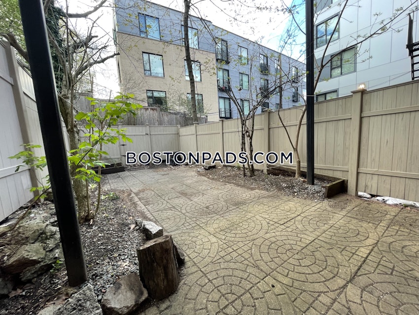 BOSTON - MISSION HILL - 5 Beds, 2.5 Baths - Image 15