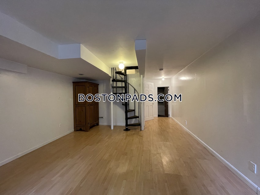 BOSTON - MISSION HILL - 5 Beds, 2.5 Baths - Image 9