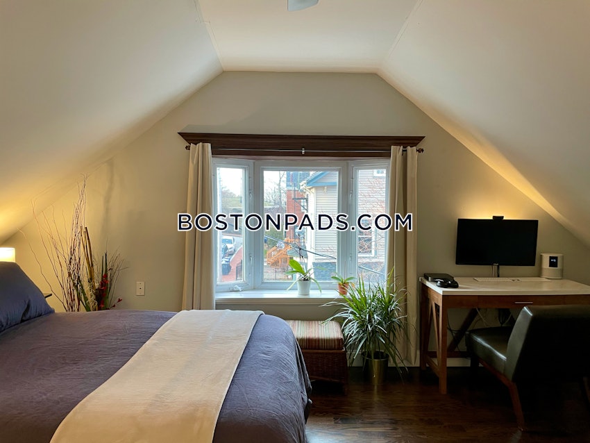 BOSTON - FORT HILL - 3 Beds, 2 Baths - Image 12