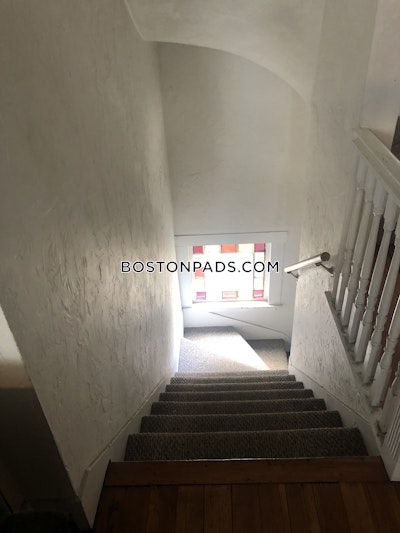 Somerville 5 Bed 2 Bath SOMERVILLE  Tufts - $6,600 No Fee