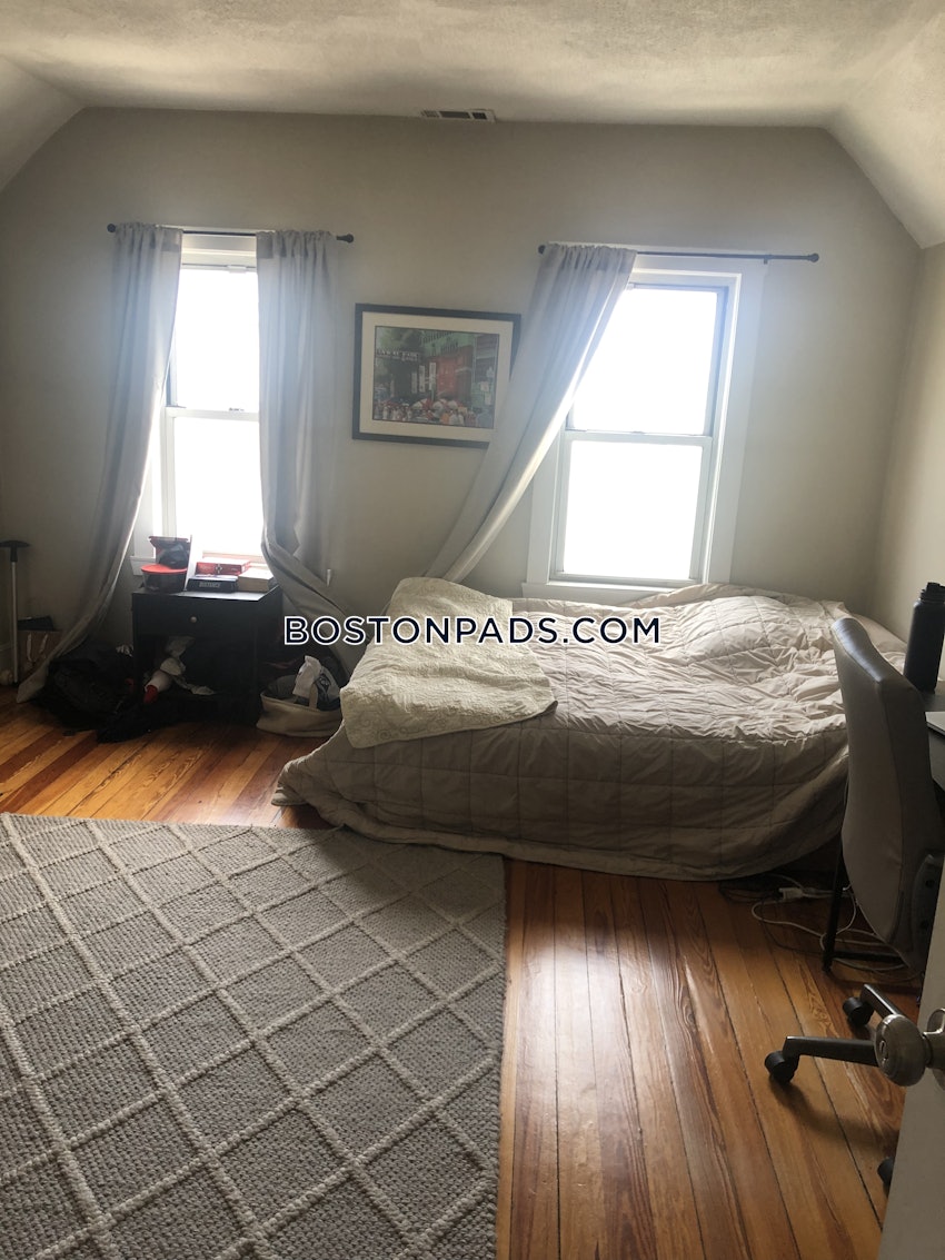 SOMERVILLE - TUFTS - 5 Beds, 2 Baths - Image 4