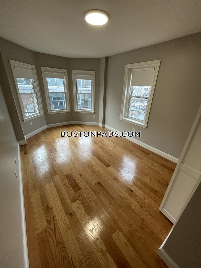 CAMBRIDGE - LECHMERE - 4 Beds, 2 Baths - Image 4