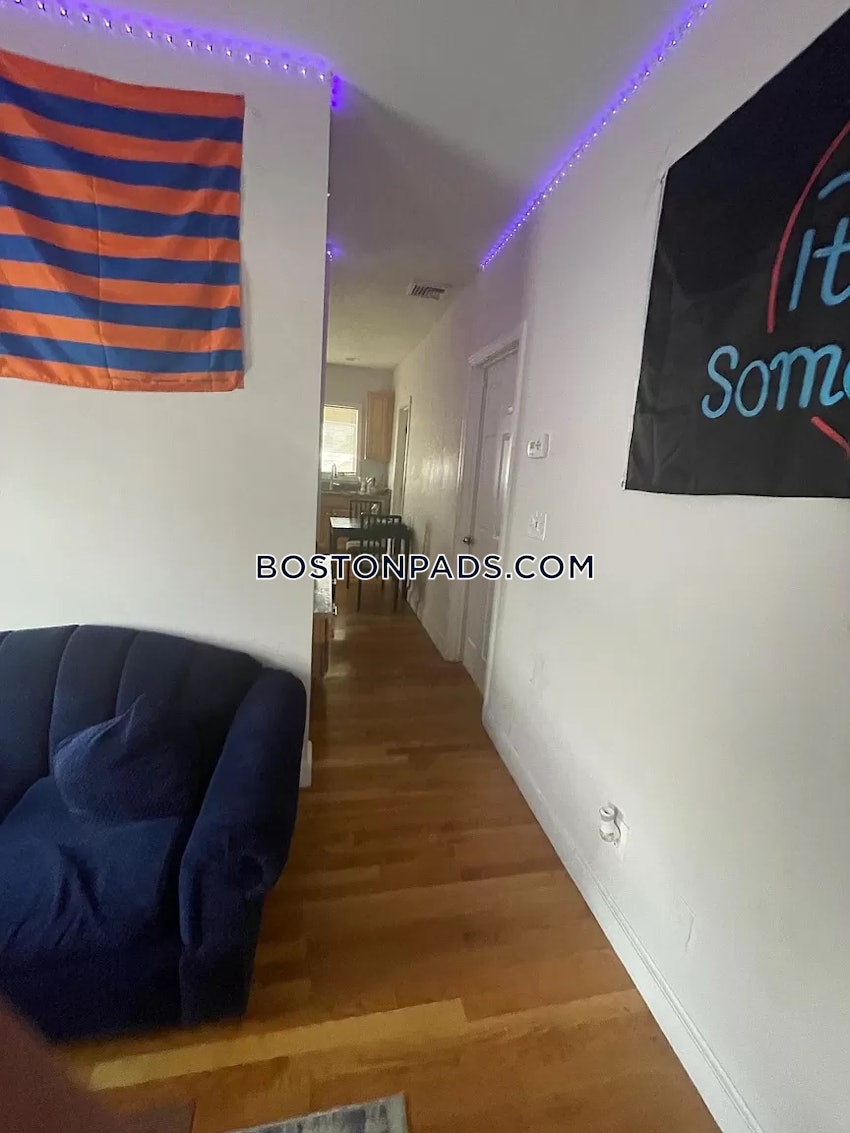 BOSTON - SOUTH BOSTON - ANDREW SQUARE - 3 Beds, 1 Bath - Image 3