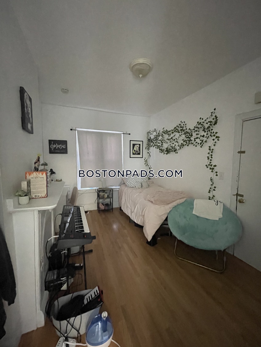BOSTON - MISSION HILL - 3 Beds, 2 Baths - Image 3