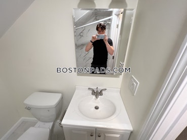 Boston - 4 Beds, 2 Baths