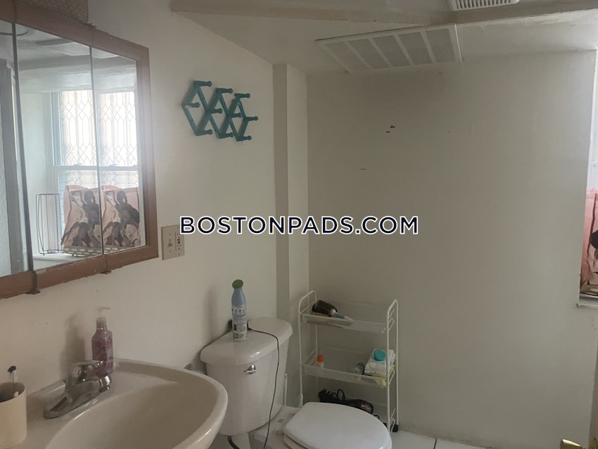 BOSTON - MISSION HILL - 3 Beds, 2 Baths - Image 41