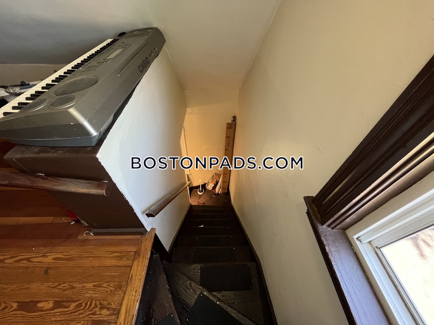 BOSTON - LOWER ALLSTON - 5 Beds, 1.5 Baths - Image 5