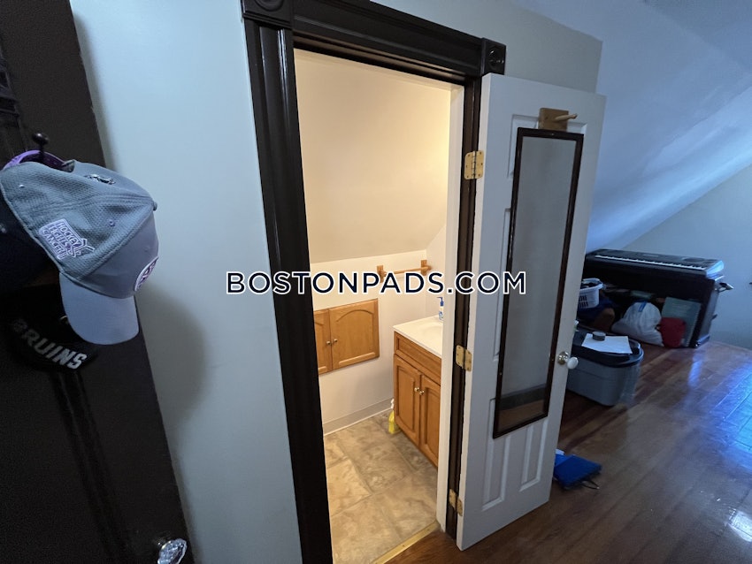 BOSTON - LOWER ALLSTON - 5 Beds, 1.5 Baths - Image 12