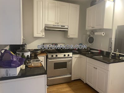 Mission Hill Sunny 3 bed 2 bath available 09/01 on Parker St. Mission Hill! Boston - $4,400