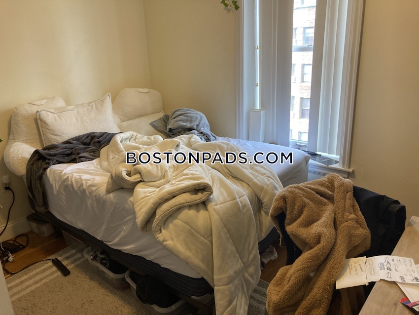 BOSTON - BACK BAY - 3 Beds, 1 Bath - Image 6