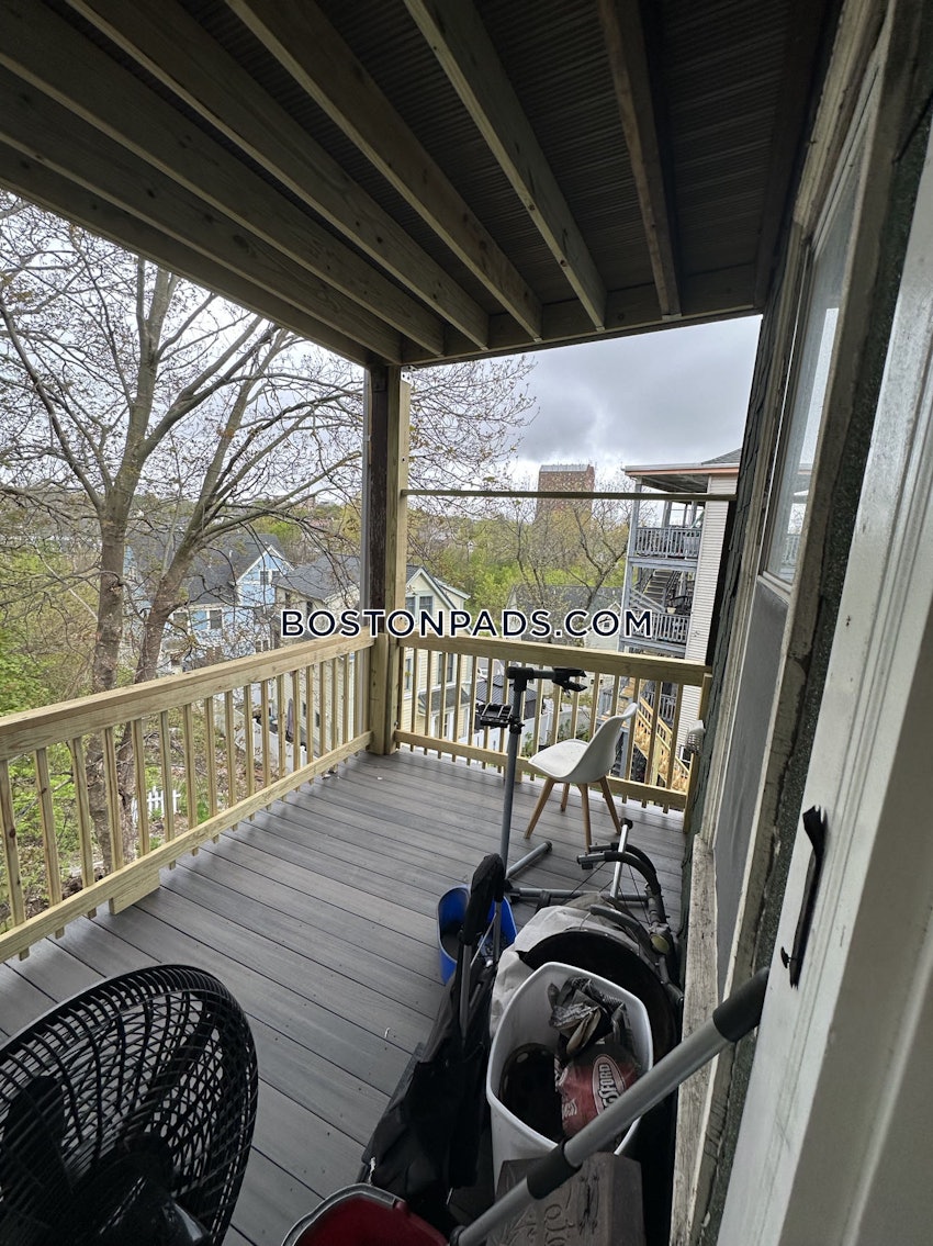 BOSTON - FORT HILL - 3 Beds, 1 Bath - Image 9