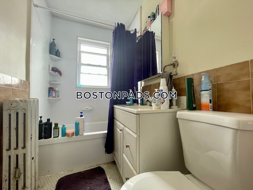 BOSTON - BRIGHTON - OAK SQUARE - 3 Beds, 1 Bath - Image 10