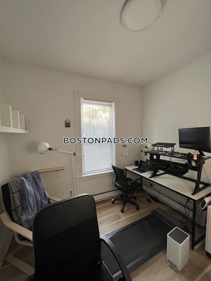 CAMBRIDGE - INMAN SQUARE - 3 Beds, 1.5 Baths - Image 3