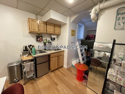 Back Bay By far the best Studio apt available on beacon St Boston - $2,095