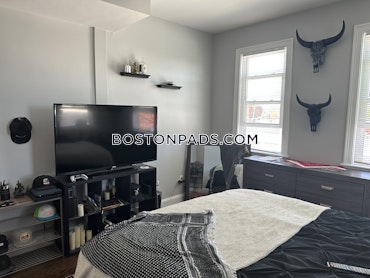 Boston - 4 Beds, 3 Baths