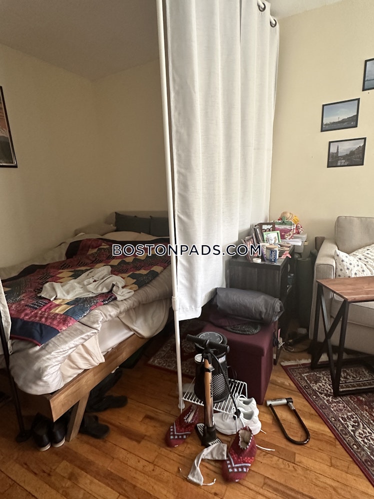 Commonwealth Ave., Boston