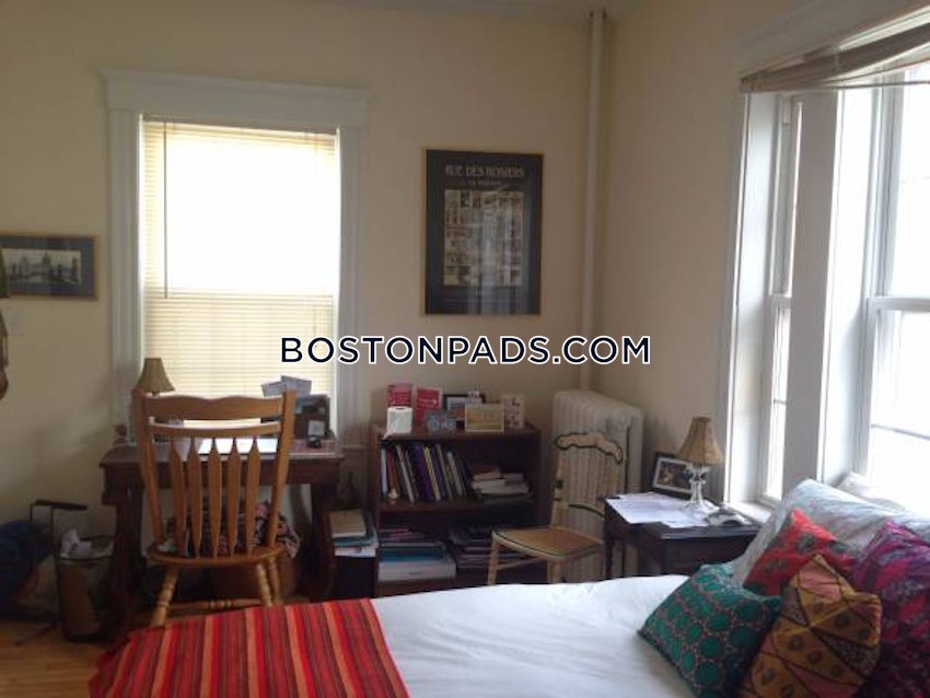 CAMBRIDGE - CENTRAL SQUARE/CAMBRIDGEPORT - 4 Beds, 2 Baths - Image 3