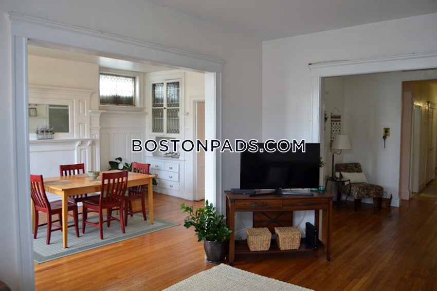 BROOKLINE- WASHINGTON SQUARE - 4 Beds, 2 Baths - Image 15