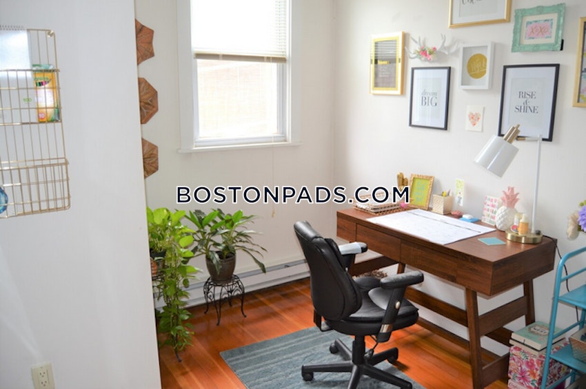 BROOKLINE- WASHINGTON SQUARE - 4 Beds, 2 Baths - Image 11