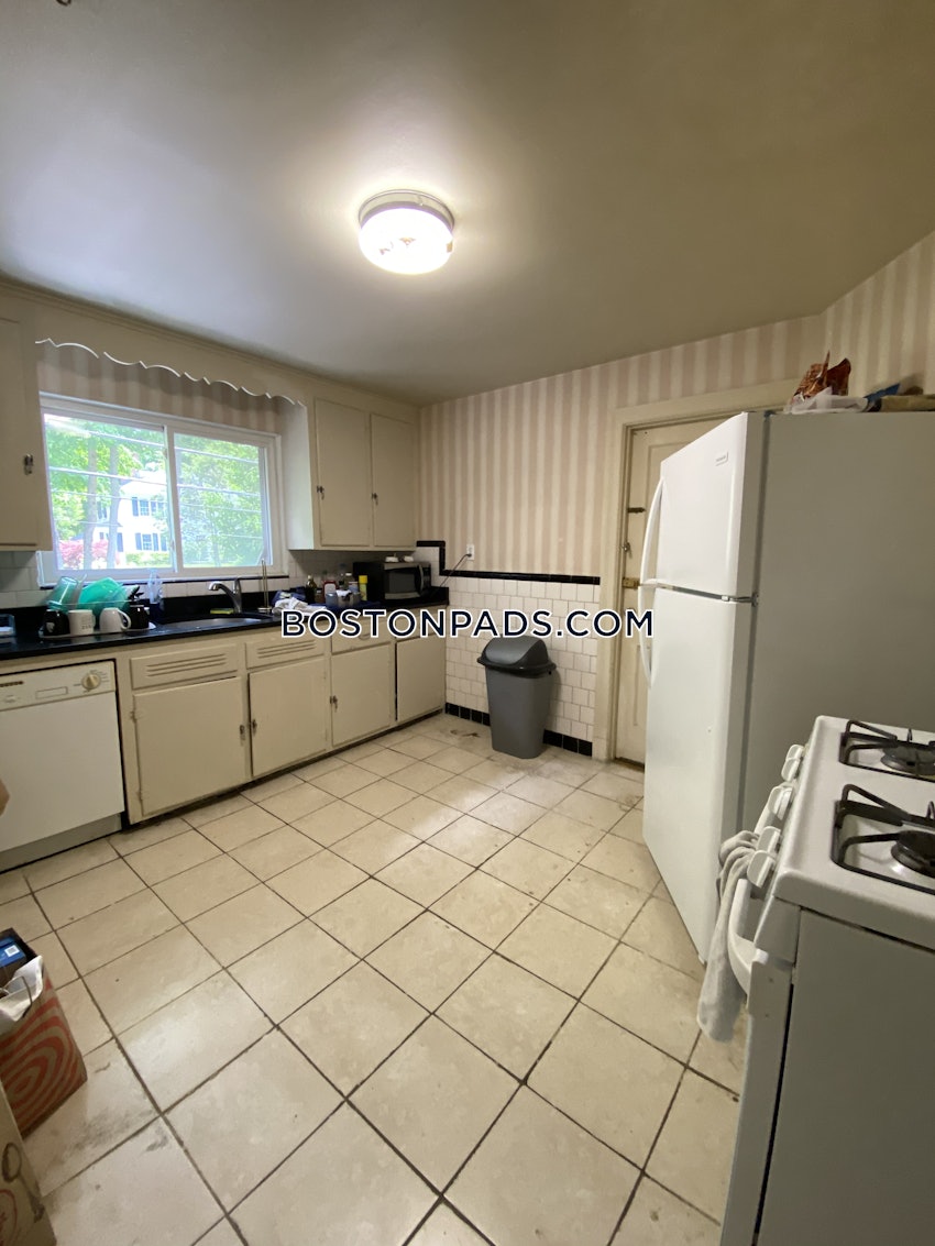 BROOKLINE - CHESTNUT HILL - 4 Beds, 2 Baths - Image 8