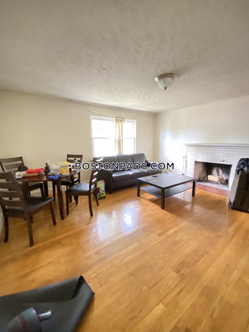 BROOKLINE - CHESTNUT HILL - 4 Beds, 2 Baths - Image 10