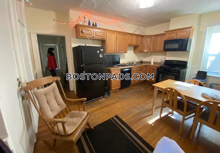 BOSTON - MISSION HILL - 3 Beds, 1.5 Baths - Image 19