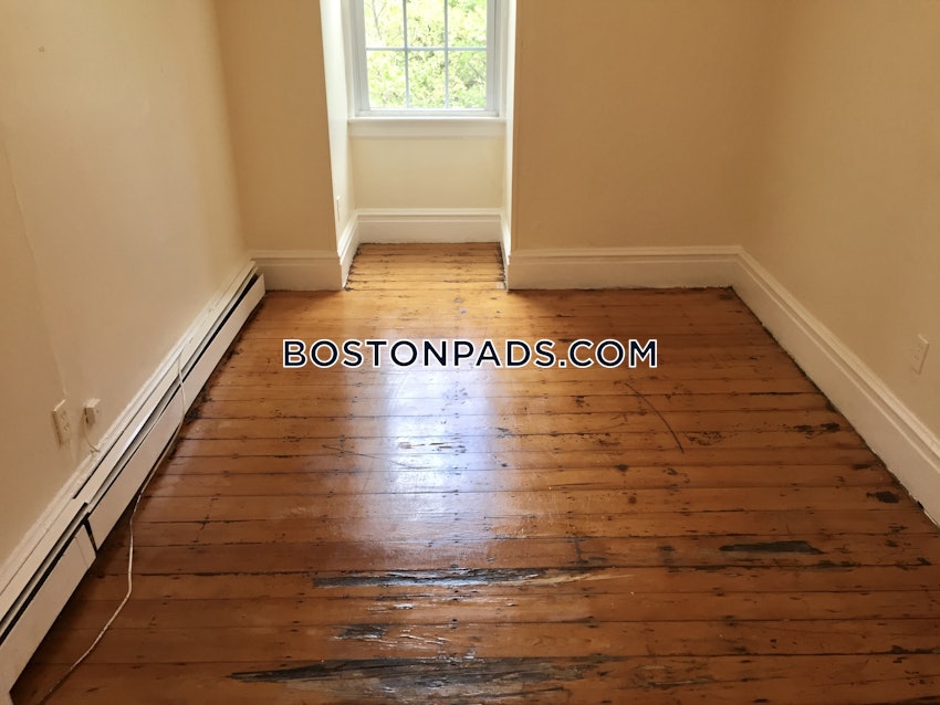 BROOKLINE- BOSTON UNIVERSITY - 4 Beds, 1 Bath - Image 2