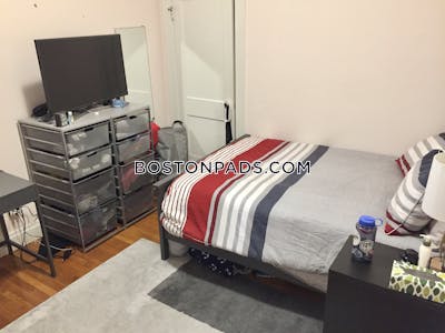 Brookline /4 Beds 2 Baths  Boston University - $5,800 No Fee