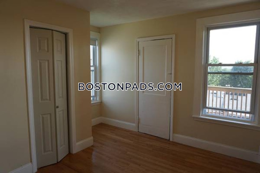 BOSTON - FORT HILL - 3 Beds, 1 Bath - Image 3