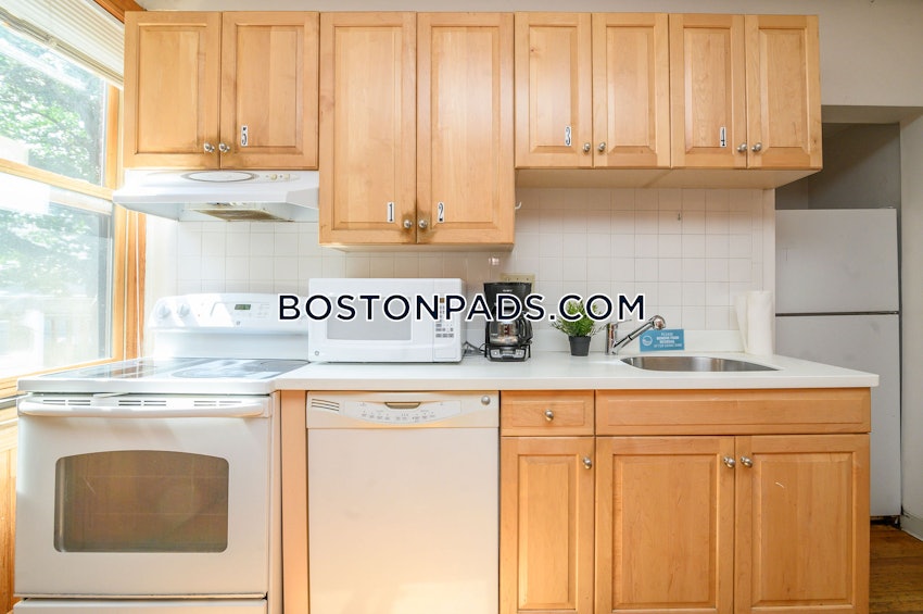 BOSTON - BRIGHTON - CLEVELAND CIRCLE - 5 Beds, 2 Baths - Image 2