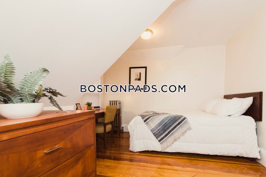 BOSTON - ALLSTON/BRIGHTON BORDER - 5 Beds, 2 Baths - Image 10