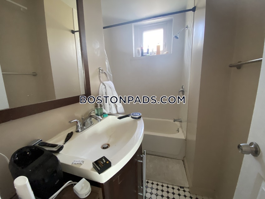 BOSTON - SOUTH BOSTON - ANDREW SQUARE - 3 Beds, 1 Bath - Image 5