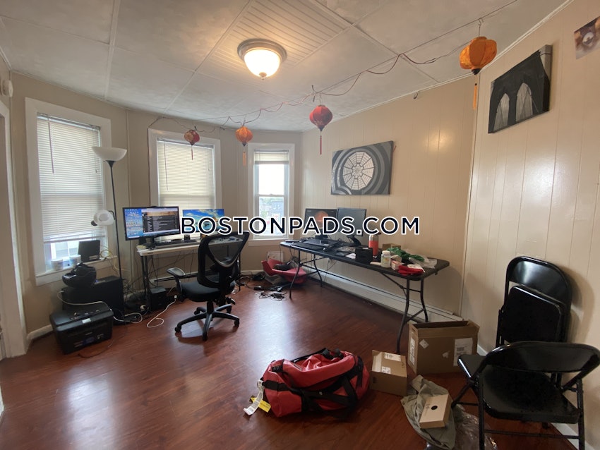 BOSTON - SOUTH BOSTON - ANDREW SQUARE - 3 Beds, 1 Bath - Image 4