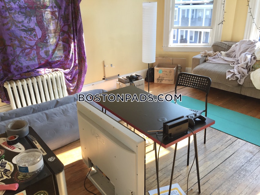 BOSTON - JAMAICA PLAIN - ARBORETUM - 3 Beds, 1 Bath - Image 2