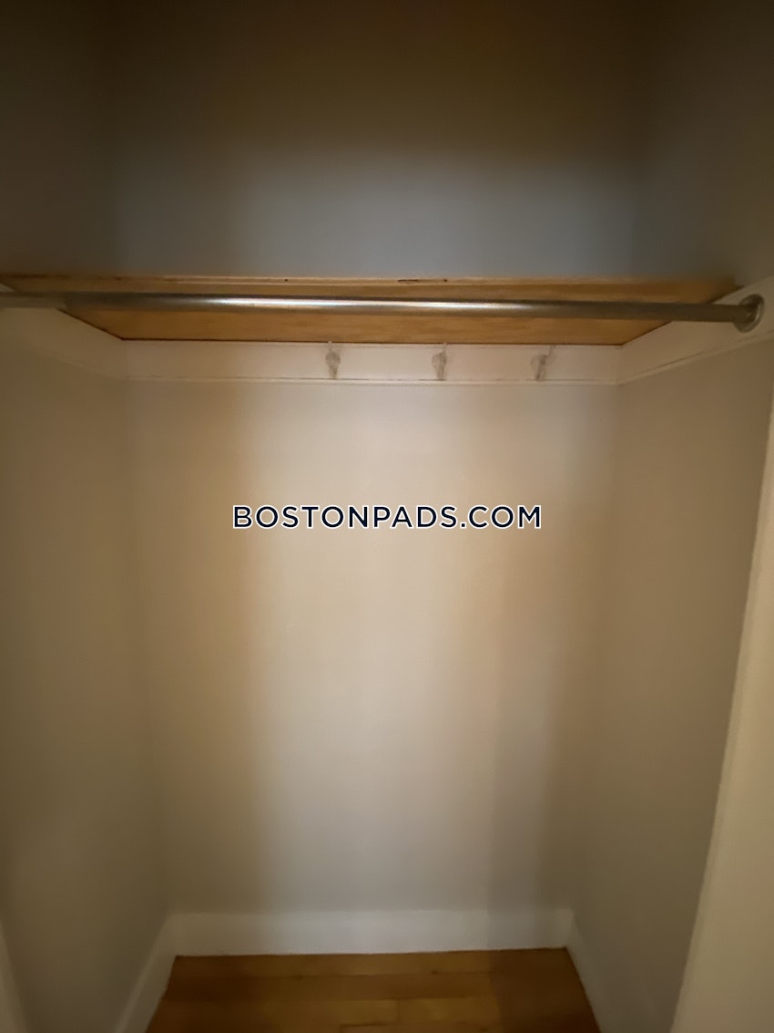 CAMBRIDGE - HARVARD SQUARE - 1 Bed, 1 Bath - Image 11