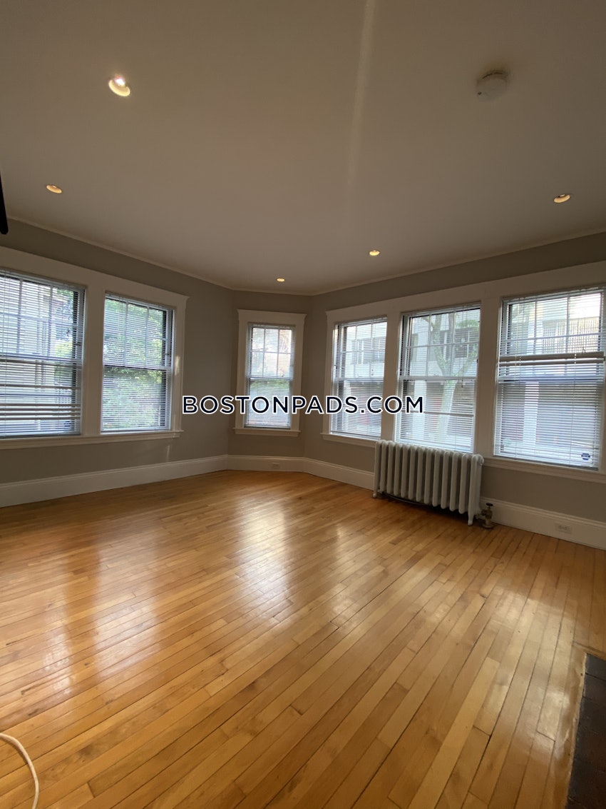 CAMBRIDGE - HARVARD SQUARE - 1 Bed, 1 Bath - Image 4