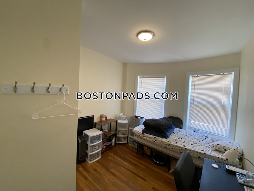 BOSTON - MISSION HILL - 4 Beds, 2 Baths - Image 8