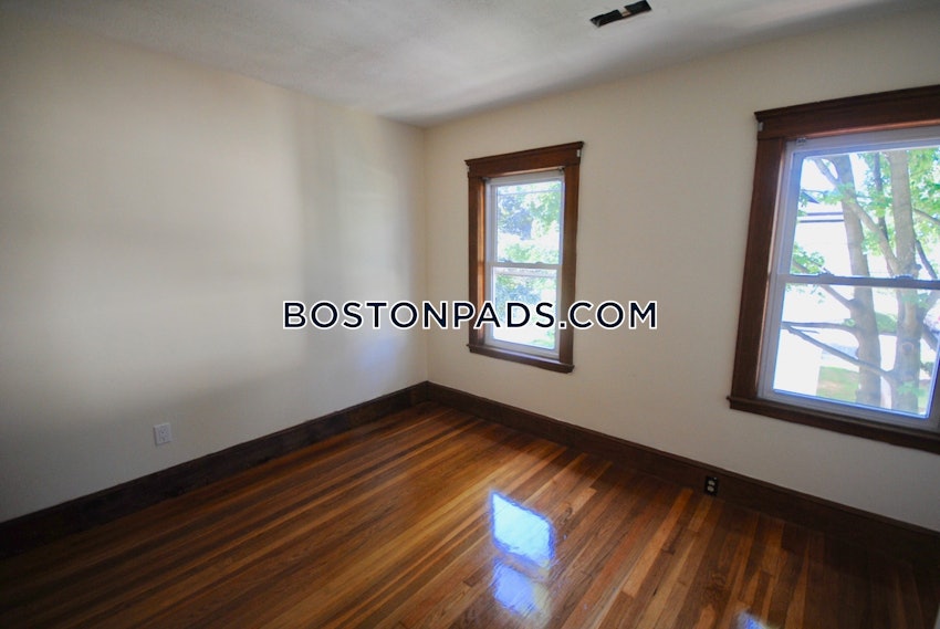 MEDFORD - TUFTS - 7 Beds, 2 Baths - Image 7