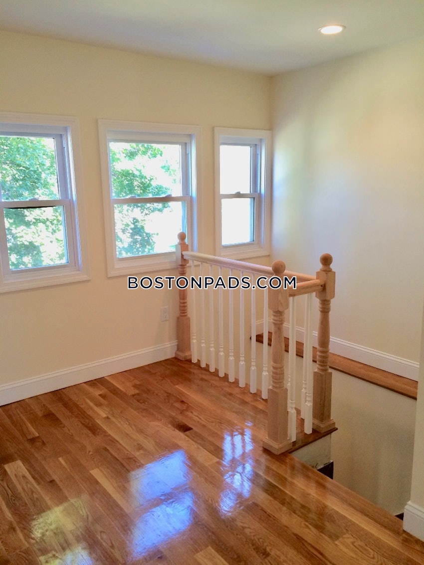 MEDFORD - TUFTS - 7 Beds, 2 Baths - Image 8