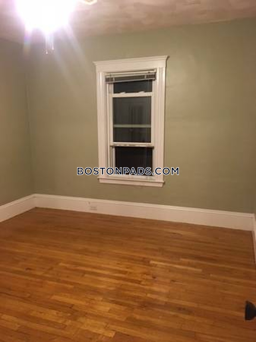 MEDFORD - TUFTS - 4 Beds, 2 Baths - Image 12