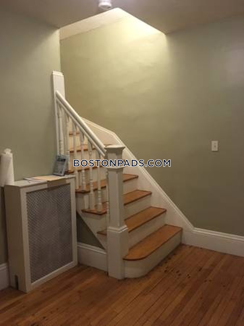 MEDFORD - TUFTS - 4 Beds, 2 Baths - Image 11