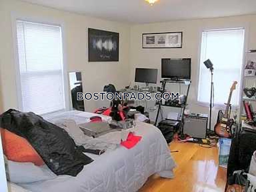 SOMERVILLE - DAVIS SQUARE - 2 Beds, 1 Bath - Image 3