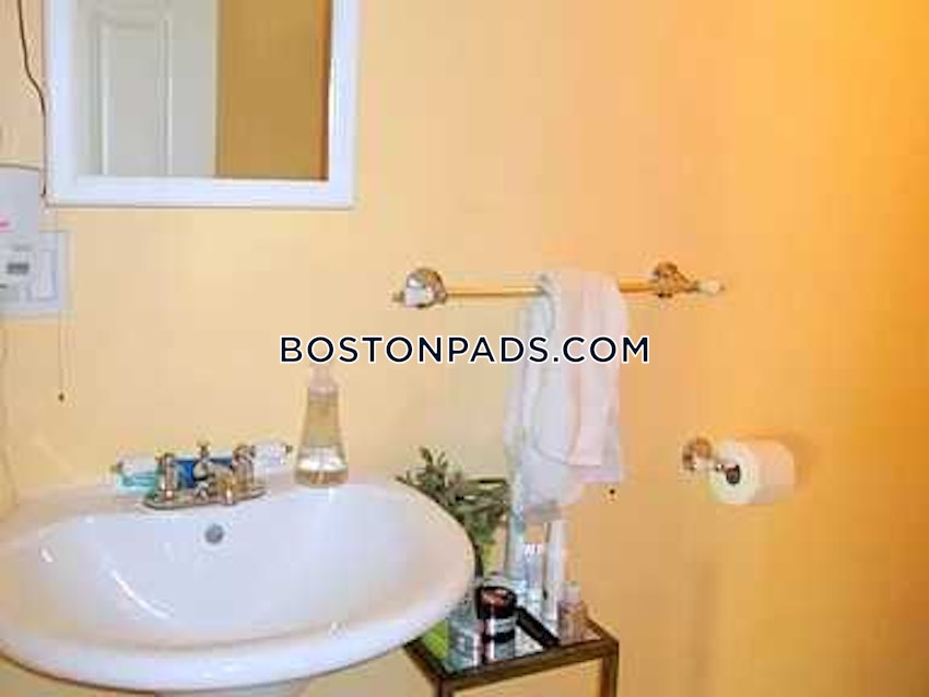 SOMERVILLE - DAVIS SQUARE - 2 Beds, 1 Bath - Image 5