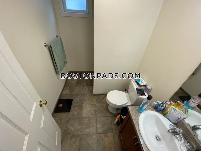 SOMERVILLE - DAVIS SQUARE - 4 Beds, 2 Baths - Image 10