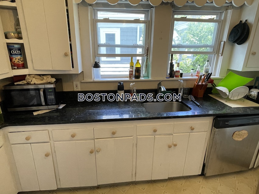 SOMERVILLE - DAVIS SQUARE - 4 Beds, 2 Baths - Image 19