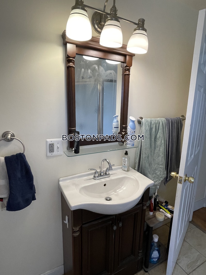 SOMERVILLE - DAVIS SQUARE - 4 Beds, 2 Baths - Image 24