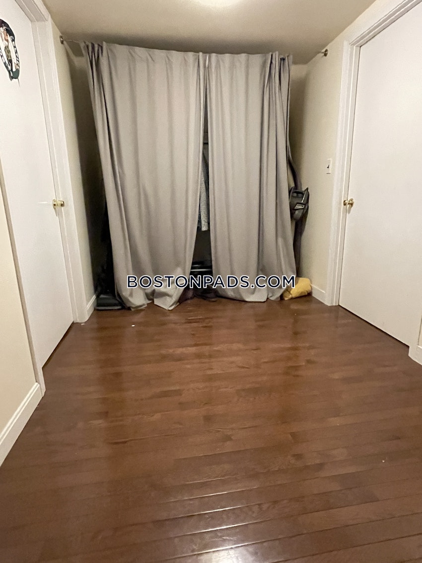 SOMERVILLE - DAVIS SQUARE - 4 Beds, 2 Baths - Image 32