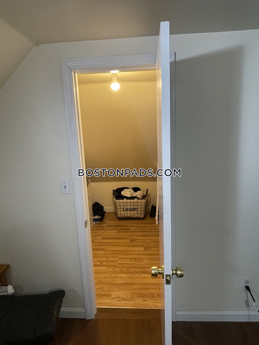 SOMERVILLE - DAVIS SQUARE - 4 Beds, 2 Baths - Image 15